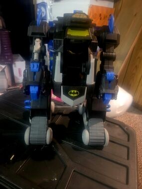 Batman Transforming Robot Vehicle Toy - Black & Blue
